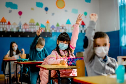 La mascarilla obligatoria en educación primaria no frenó el coronavirus de manera significativa La mascarilla obligatoria en educación primaria no frenó el coronavirus de manera significativa