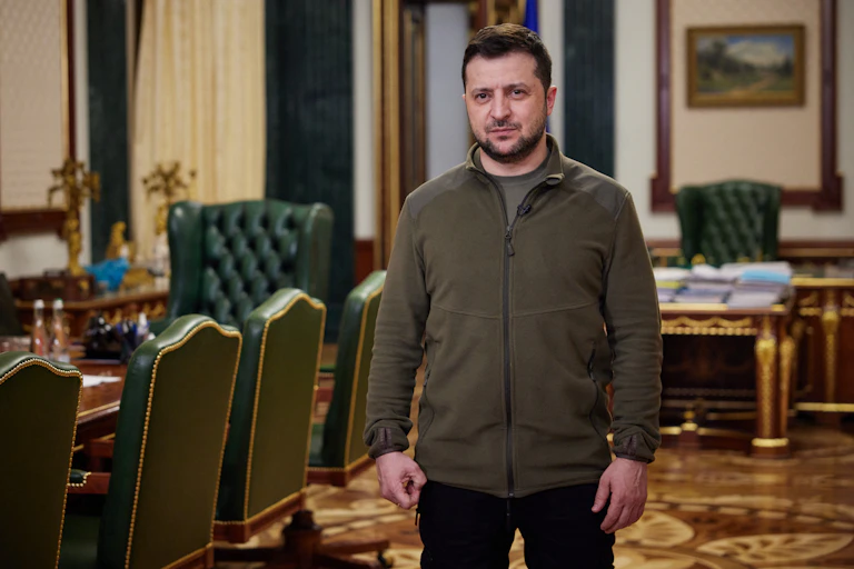 Le président ukrainien Volodymyr Zelensky lors d'une allocution vidéo le 12 mars 2022.
