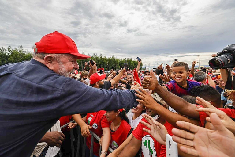 Lula dans un bain de foule