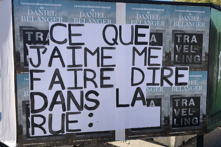 affiche «ce que j'aime me faire dire dans la rue:»