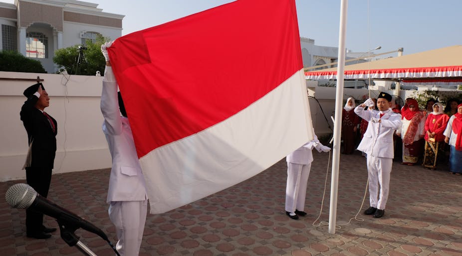 Diaspora Indonesia melaksanakan upacara 17 Agustus peringatan HUT RI ke-74 di KBRI Muscat, Oman.