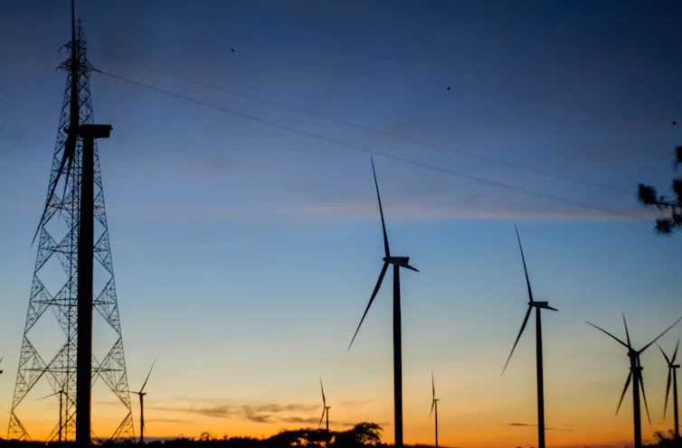 Aerogeneradores al atardecer
