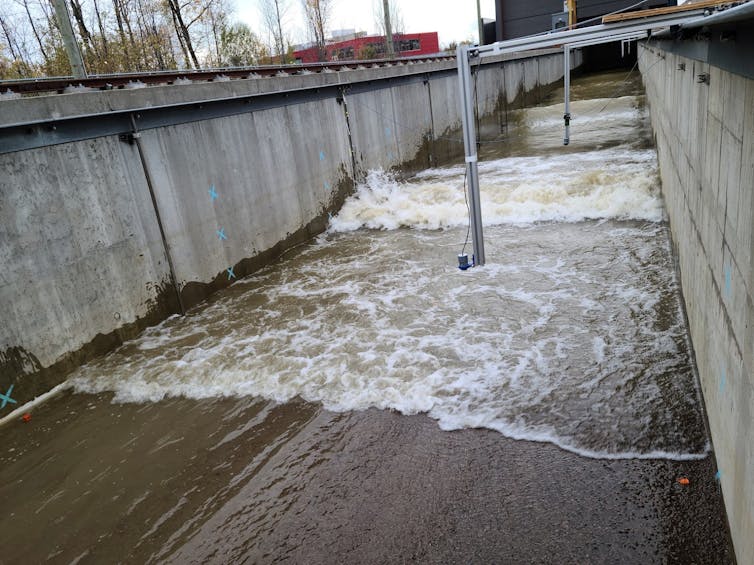 Large wave channel