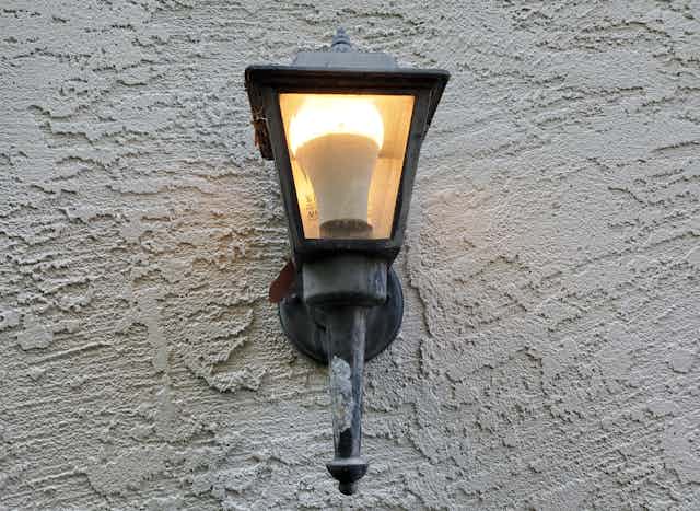 Outdoor light fixture on a California home with a high-efficienty LED bulb