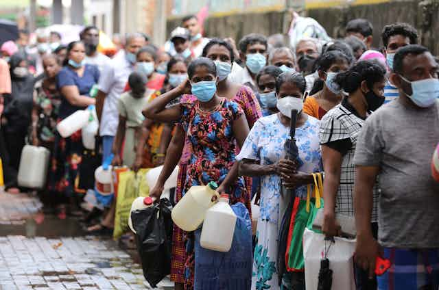 People queueing up for water