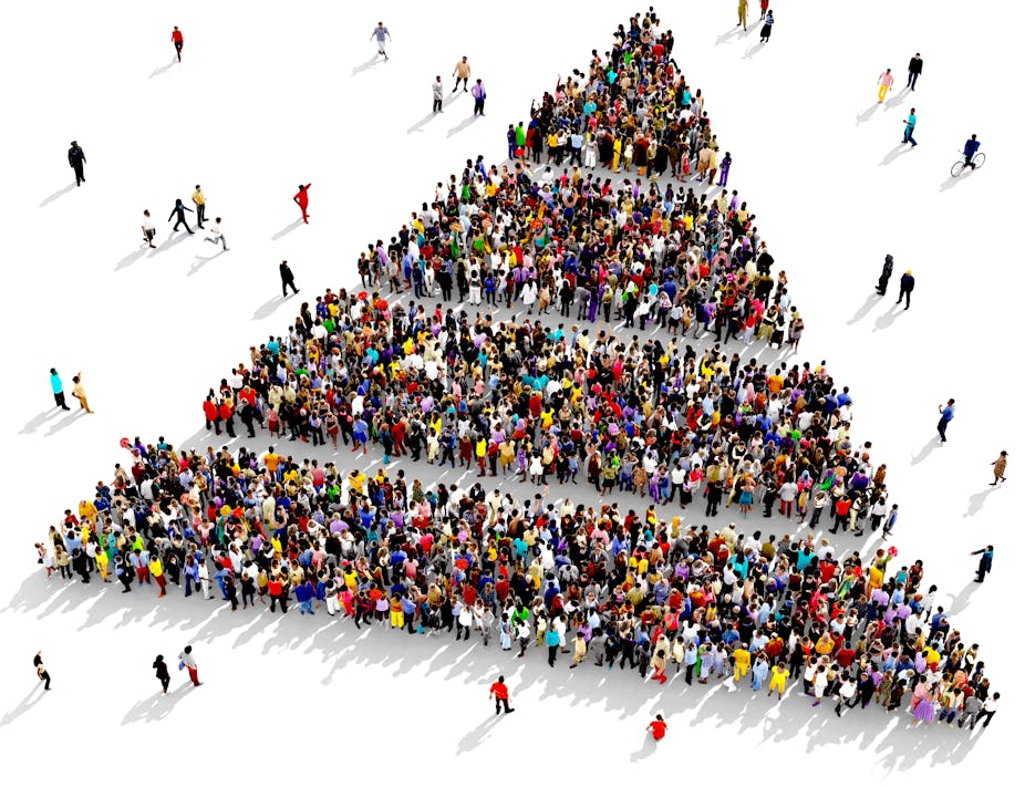 Large crowd illustration seen from above in shape of triangle.