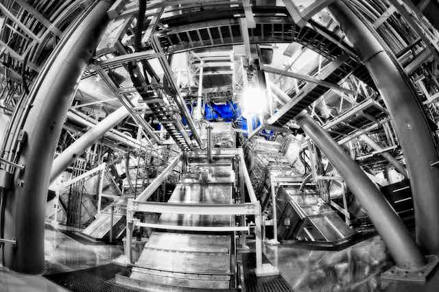 Interior de una instalación de fusión nuclear.
