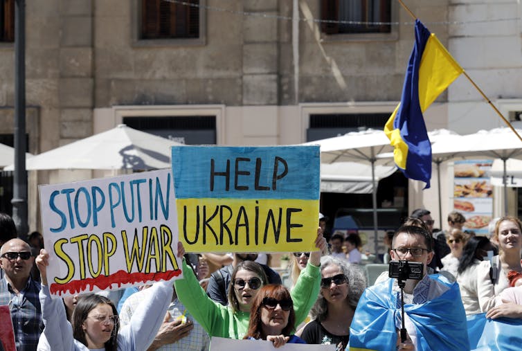 Protester hold up placards against the war in Ukraine, Valencia, April 2022.