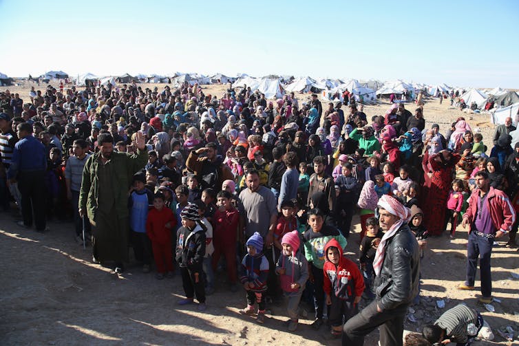 A large group of Syrian refugees waiting at Jordan's border.