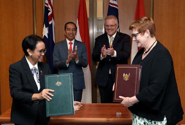 Foreign Minister Marise Payne with Indonesian President Joko Widodo