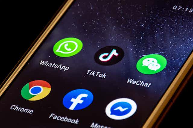 Social media apps on a smart phone