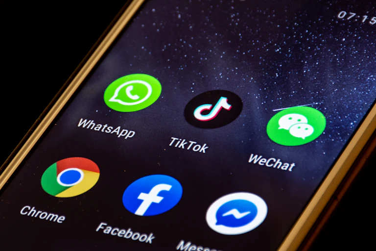 Social media apps on a smart phone