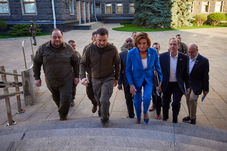Ukrainian president, Volodymyr Zelensky, and the speaker of the US House of Representatives, Nancy Pelosi, with their delegations on their way to a meeting in Kyiv, April 2022.