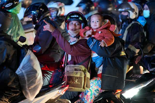 Indonesian family on a motorbike.