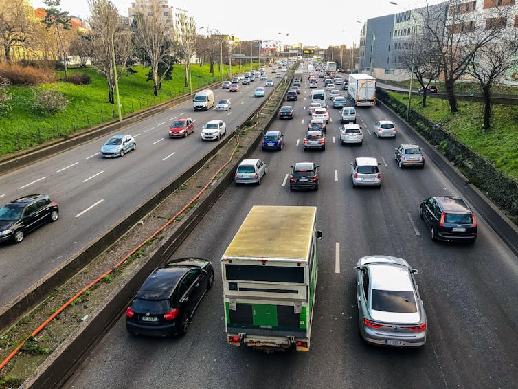 Heavy traffic on a ring road in Paris