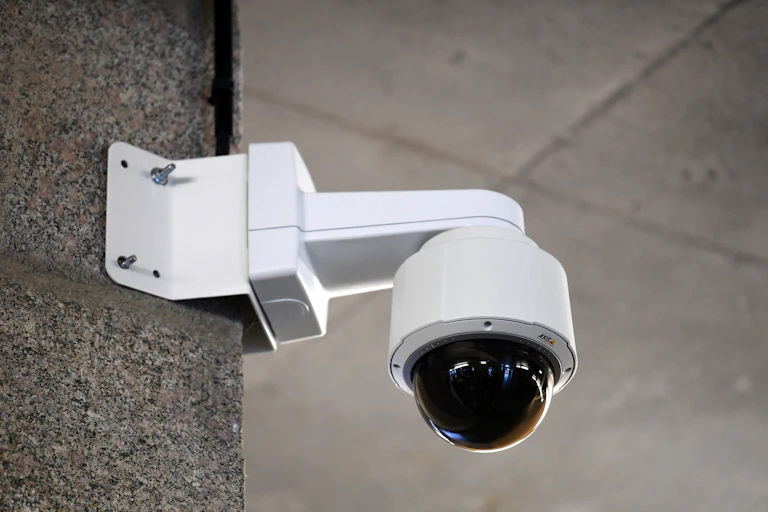 une caméra de surveillance à Brest, France.