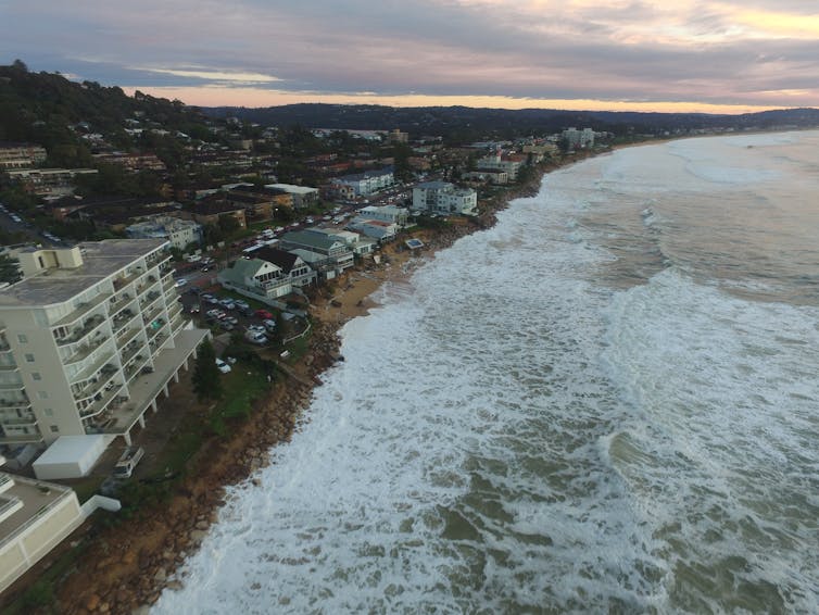 Comment les tempêtes extrêmes peuvent reconstituer les plages, pas seulement les éroder