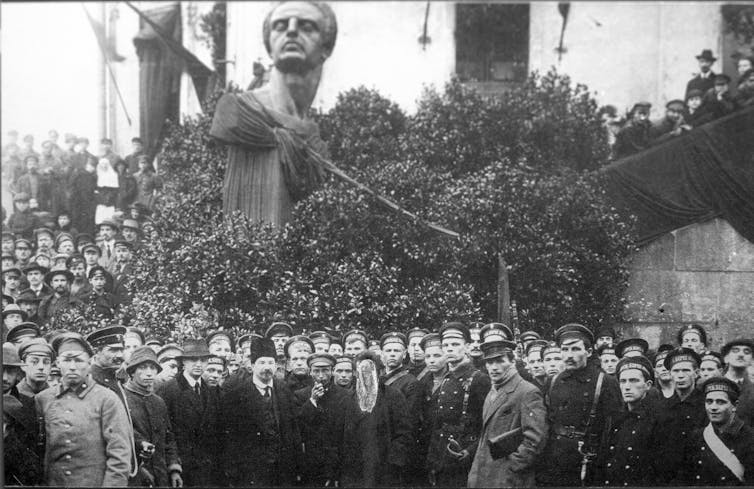 Cuando Stalin ‘photoshopeaba’ a sus opositores