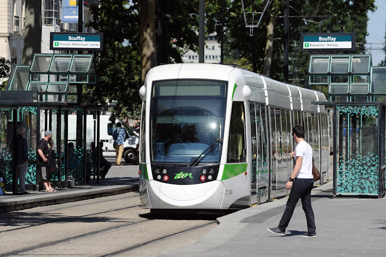 Une photo prise le 19 juin 2014 montre le tramway de Nantes, dans l'ouest de la France.