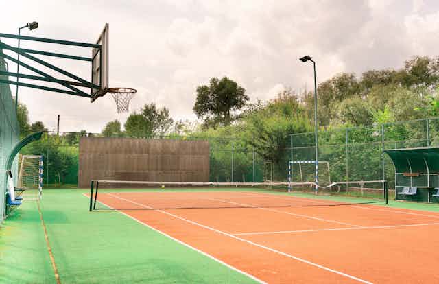 Empty tennis court