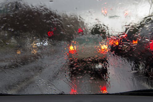 Do people drive differently in the rain? Here's what the research says