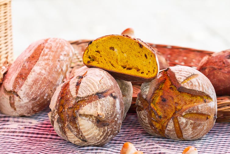 Pan galego de millo con pasas. Shutterstock / Carlos Pereira M