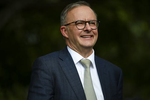 Newspoll and Ipsos both give Labor clear leads in final polls; counting of early votes