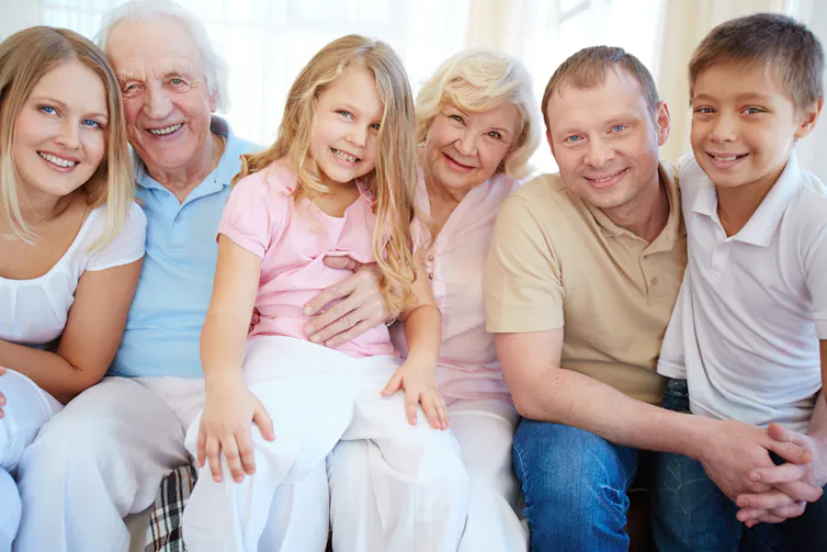 Une famille avec des membres de tous âges