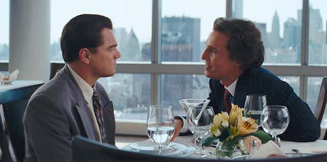 Scène du film « Le Loup de Wall Street », avec Matthew McConaughey et Leonardo DiCaprio.