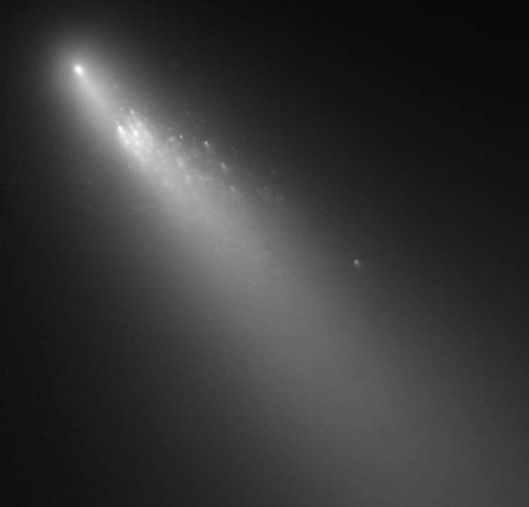 Animación del cometa 73P visto por el telescopio espacial Hubble