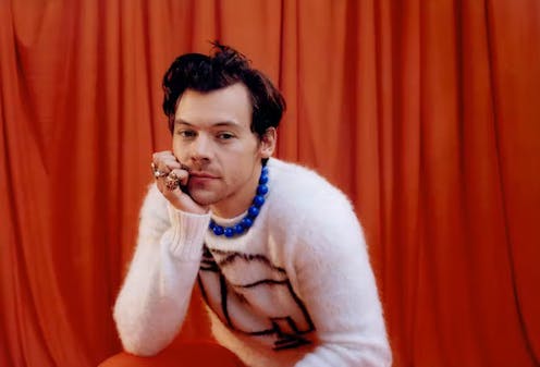 Menjelaskan popularitas Harry Styles: mantan anggota _boyband_ yang menjadi nama besar di dunia pop
