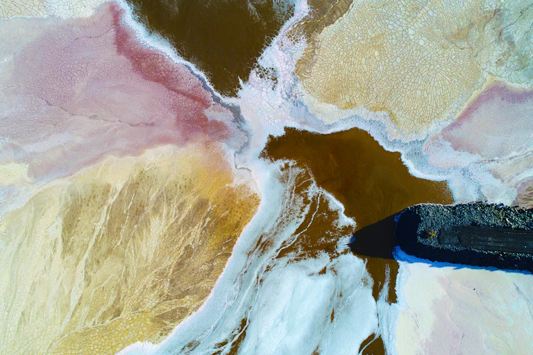 Tailings dam mineral colours