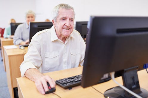 ¿Por qué los mayores no tramitan la declaración de la renta por internet?