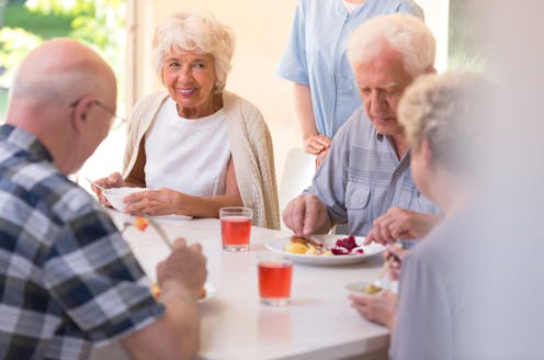 Breve guía para comer de manera saludable durante el envejecimiento