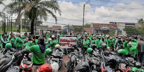 Pengemudi online ditekan, pemerintah membiarkan: persaingan turunkan tarif picu maraknya aksi protes