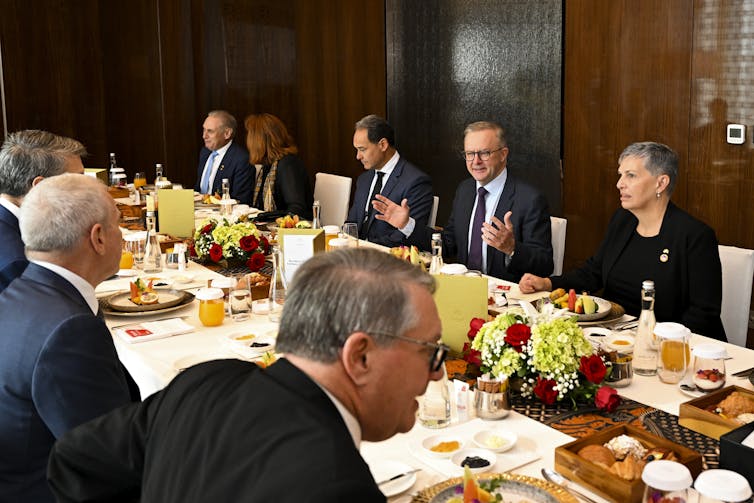 Anthony Albanese hield maandag een ontbijtbijeenkomst met Australische bedrijfsleiders in Jakarta.