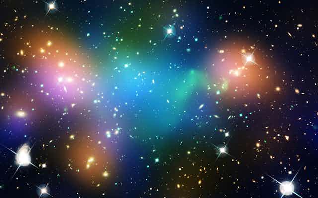 Image of the galaxy cluster Abell 520, with suspected dark matter highlighted in blue.