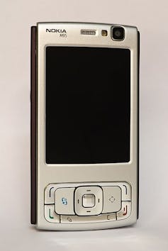 Tuş takımı kapalı bir Nokia N95.