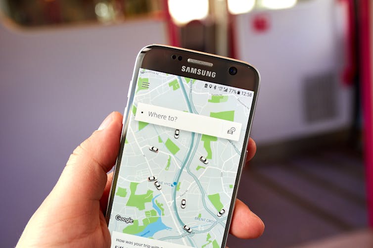 Uber app on a Samsung phone showing several available cars