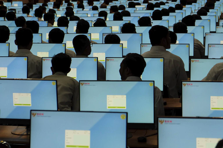 Peserta mengikuti Seleksi Kemampuan Dasar (SKD) melalui Computer Assisted Test (CAT) untuk Calon Pegawai Negeri Sipil (CPNS) 2020.