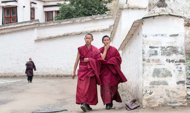 Image of Labrang monks.