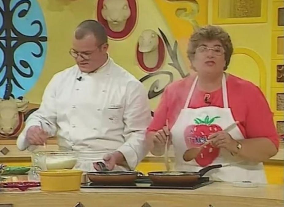 La cheffe Maïté dans son émission « La cuisine des Mousquetaires » en compagnie du chef Philippe Etchebest, en 1996. 