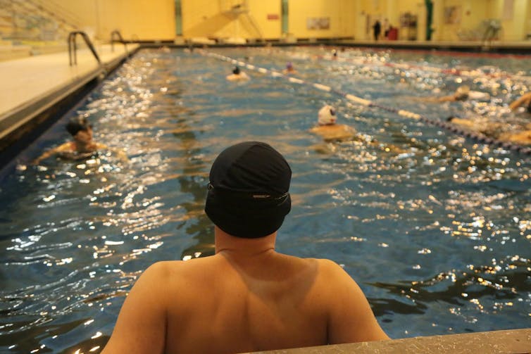nageur dans un couloir de natation
