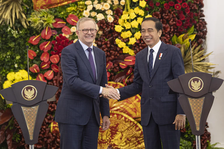 Presiden Joko Widodo menerima kunjungan kenegaraan Perdana Menteri Australia Anthony Albanese yang merupakan kunjungan pertamanya setelah Anthony dilantik menjadi PM Australia pada 23 Mei 2022