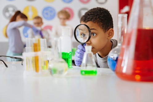 Nanotecnología y sostenibilidad en el aula: lo pequeño al rescate de problemas globales Nanotecnología y sostenibilidad en el aula: lo pequeño al rescate de problemas globales