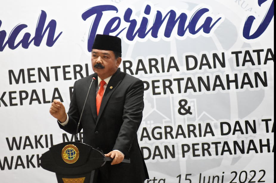 Presiden Joko Widodo menunjuk mantan Panglima TNI, Hadi Tjahjanto, sebagai Menteri Agraria dan Tata Ruang/Kepala Badan Pertanahan Nasional (ATR/BPN) dalam perombakan kabinet 15 Juni 2022.