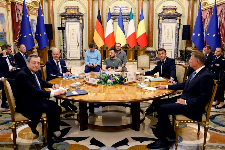Volodymyr Zelensky reçoit à Kiev le premier ministre italien Mario Draghi, le chancelier allemand Olaf Scholz et les présidents français Emmanuel Macron et roumain Klaus Iohannis.