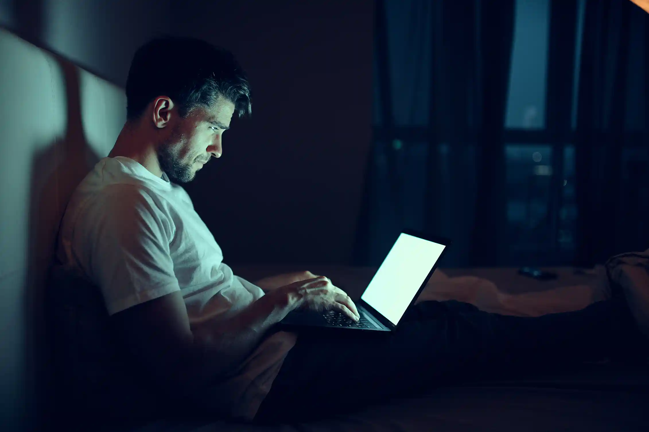 Blue Light R Blue light: what we do and don’t know about the damage it causes our skin