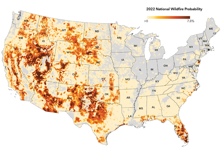 地图显示野火风险最高的是美国西部和南部平原，尤其是山区。