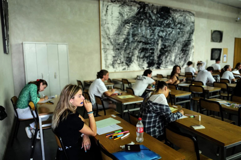 Début de l'épreuve de philosophie du bac le 15 juin 2022, au lycée Sainte-Marie Les Maristes, à Lyon